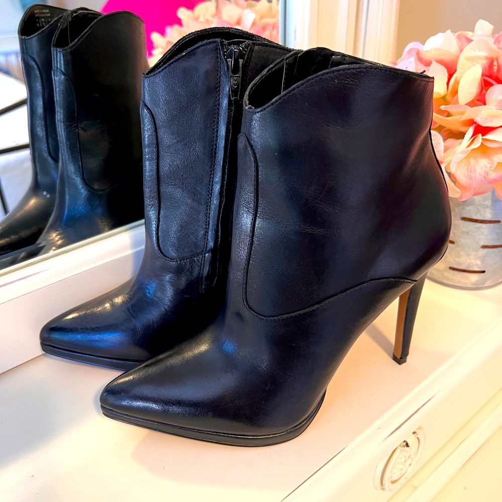Aldo black pointed toe ankle booties